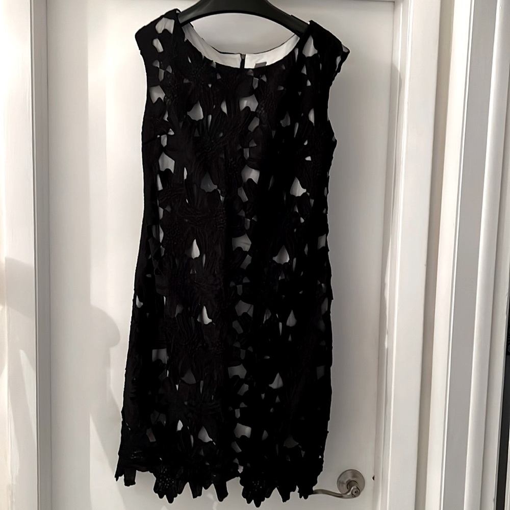 Vera wang black open lace with white beneath